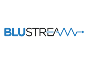 BLUSTREAM Logo Blustream représentant une forme abstraite bleue sur fond blanc avec le texte en noir.